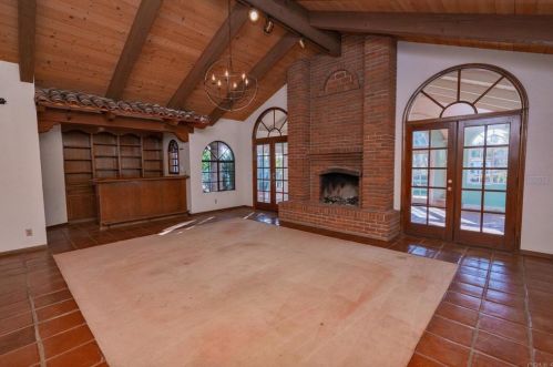 1129 Sugarbush Dr, Vista CA  92084-6605 exterior