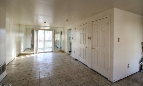 98 Lincoln St, East Orange, NJ 07017-2414