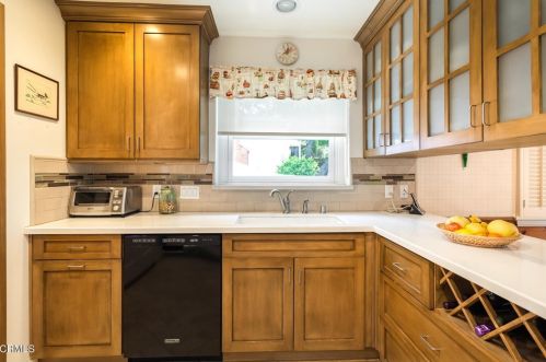 1873 Los Encinos Ave, Glendale CA  91208-2221 exterior