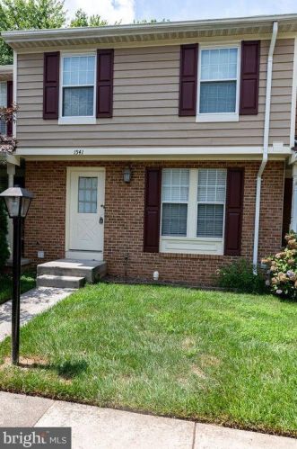 1541 Autumn Ridge Cir, Herndon, VA 20194-1568