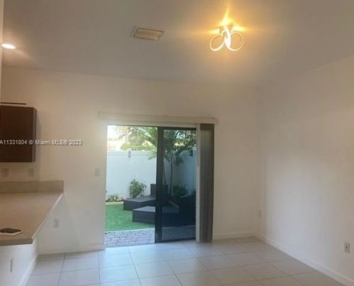 9271 32nd Ln, Hialeah, FL 33018-1703