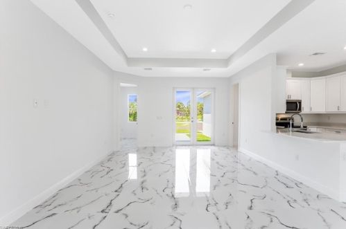 4123 54th Ave, Naples, FL 34120-1537