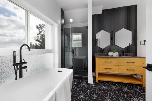 4393 Date Ave, La Mesa CA  91941-6412 exterior