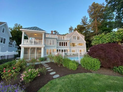 133 Ocean Dr, Stamford, CT 06902-8117