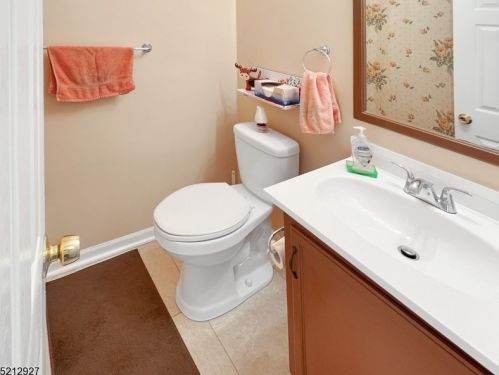 11 Morningside Dr, Belvidere NJ  07823-2910 exterior