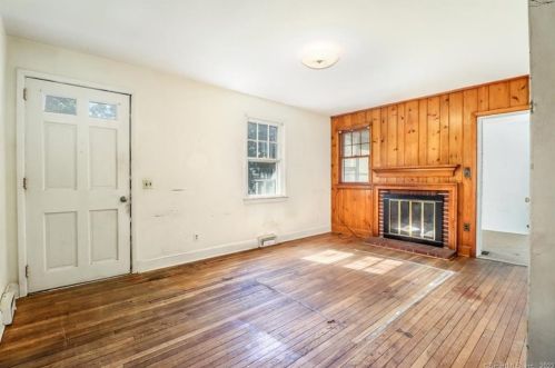 14 Grandview Ave, Bethel, CT 06801-1511
