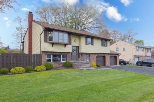 18 Centennial Dr, Garnerville, NY 10923-1106
