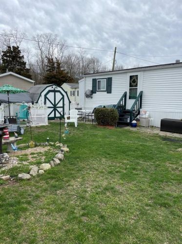 5 Krzak Rd, North Kingstown RI  02852 exterior