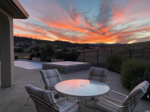 3959 Skyhawk Ln, Vacaville CA  95688-9516 exterior