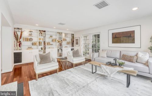 3073 Cleveland Ave, Washington DC 20008-3450 exterior