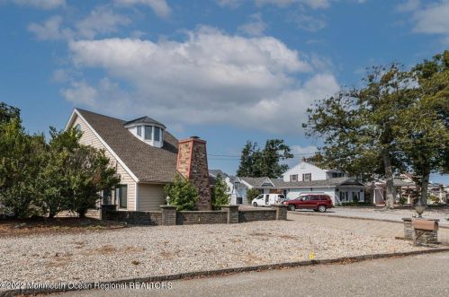 66 Driftwood Dr, Bricktown NJ  08723-5806 exterior