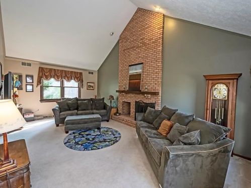 112 Tanglewood Dr, Canonsburg, PA 15317-3540