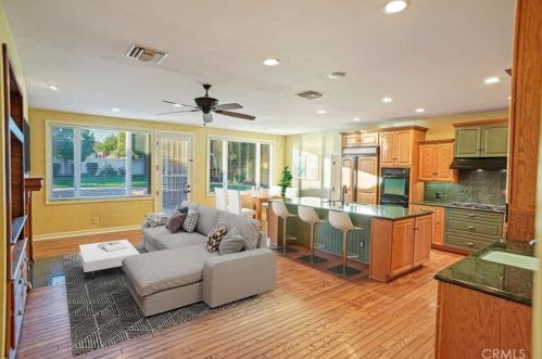 3367 Weatherford Ct, Simi Valley CA  93063-1328 exterior