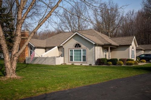 24 Stone Ridge Blvd, Hermitage, PA 16148-9172