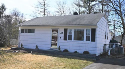12 Smith Rd, Cornwall, NY 12518-2010