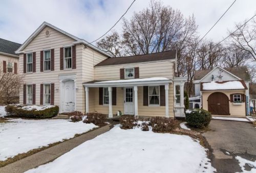 21 Main St, Schenectady, NY 12148-1132