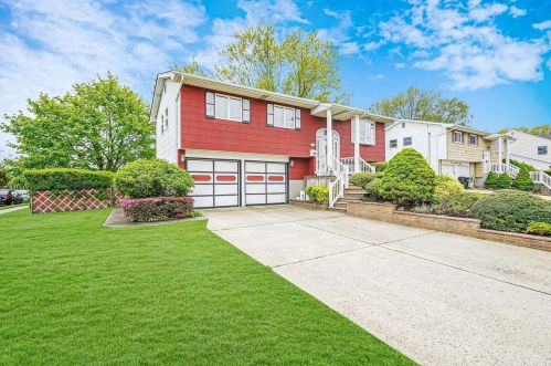 116 Baltimore St, Bayshore, NY 11706-5808