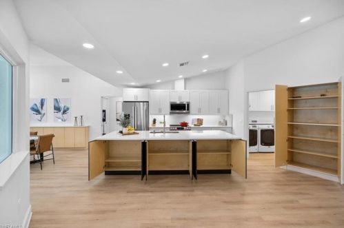 10461 Regent Cir, Naples FL  34109-1571 exterior