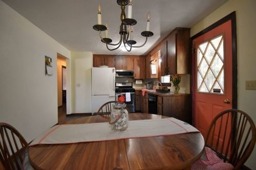 144 Woodbine Ave, Hanson MA  02341-2063 exterior