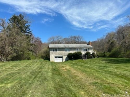 235 Shore Rd, Waterford, CT 06385-3430
