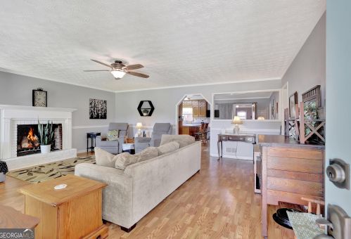 110 Cherokee Pl, Fayetteville, GA 30215-2360