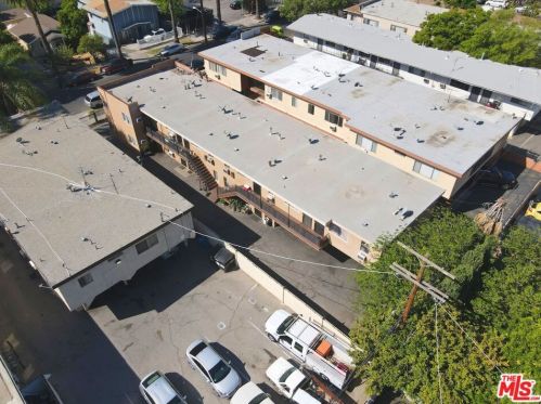 14639 Calvert St, Van Nuys CA 91411-2808 exterior