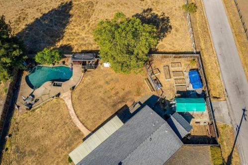 2294 Chester Dr, Penngrove CA  94951-9529 exterior