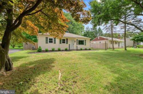 105 Manor Rd, Paoli, PA 19301-1810