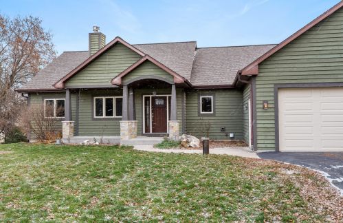 7040 Forseth Ct, West Bend, WI 53090-1233