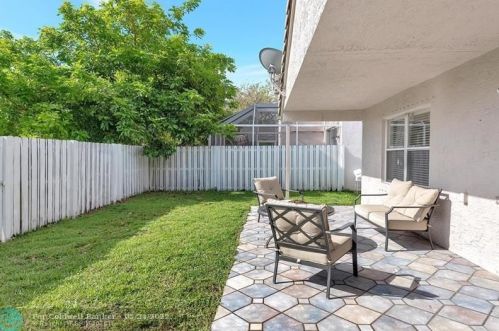 3017 179 Ave, Hollywood FL  33029-3054 exterior