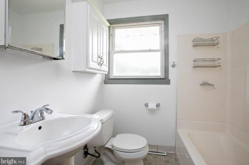 121 Hannold Blvd, West Deptford NJ  08096-1815 exterior