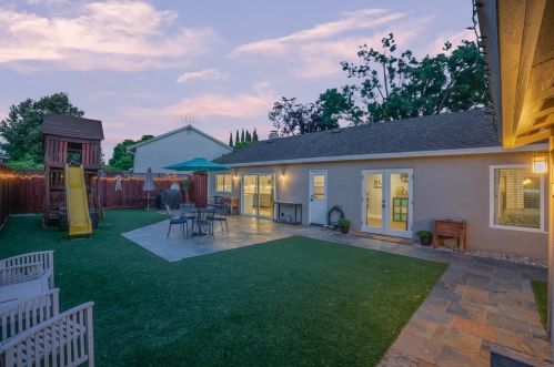 6986 El Marcero Ct, San Jose, CA 95119-1833
