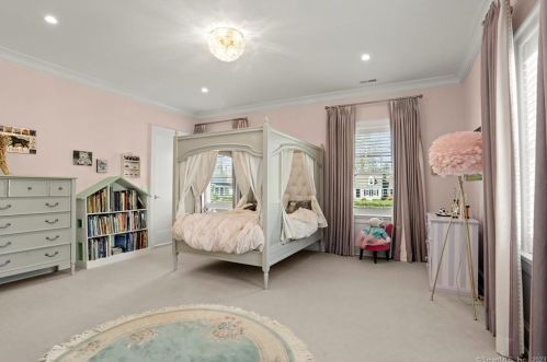 310 South Ave, New Canaan CT  06840-5820 exterior