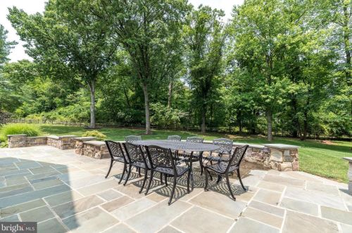 10 Devonshires Ct, Blue Bell PA  19422-2560 exterior