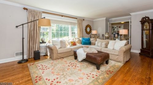 3 Gary Ct, Scotch Plains NJ  07076-2007 exterior