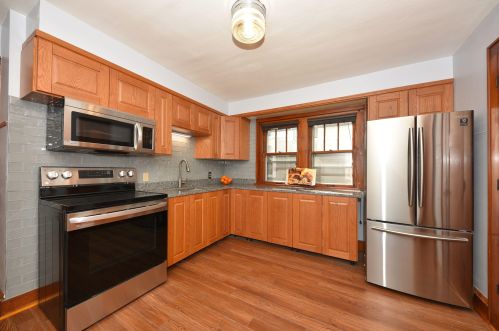 3323 New York Ave, Milwaukee, WI 53207-3729