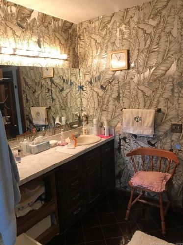 28 Madison St, Plainville CT  06062-1738 exterior