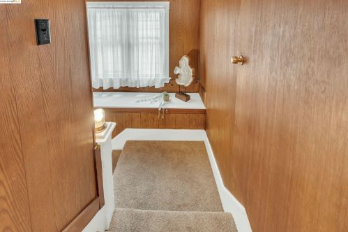 1042 Foothill Blvd, Oakland CA  94606-3016 exterior