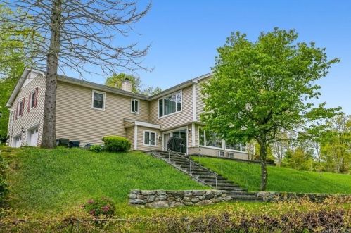 68 Wood St, Mahopac NY  10541-4904 exterior