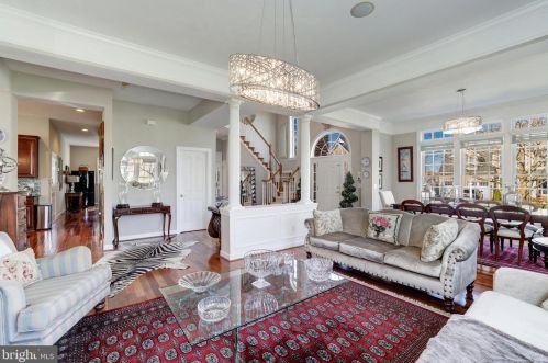 19376 Ml Dm Pl, Leesburg VA 20176-1637 exterior