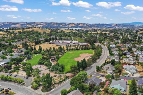 610 Rose Dr, Benicia CA  94510-3756 exterior