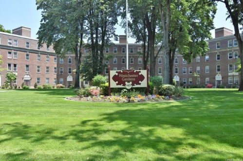 445 Gramatan Ave, Mount Vernon NY  10550-1360 exterior