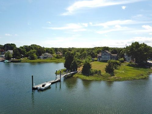 57 Esmond Ave, North Kingstown RI  02852-4903 exterior