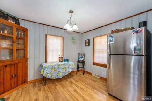 55 Demarest Ave, Oakland NJ  07436-2603 exterior