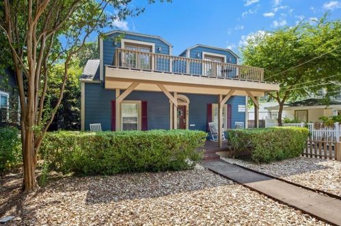 705 32nd St, Austin, TX 78705-3107