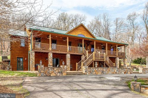 3714 Mountain Rd, Haymarket VA  20169-1739 exterior