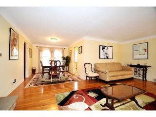 9606 Sandra Ln, Hopkins, MN 55305-4627