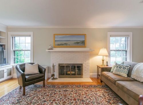 64 Pleasantview Ave, Springfield, MA 01106-1019