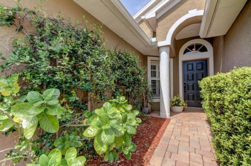 350 Fountainview Cir, Oldsmar, FL 34677-4644