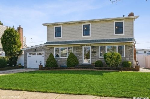 1867 Denver Rd, North Wantagh, NY 11793-3624